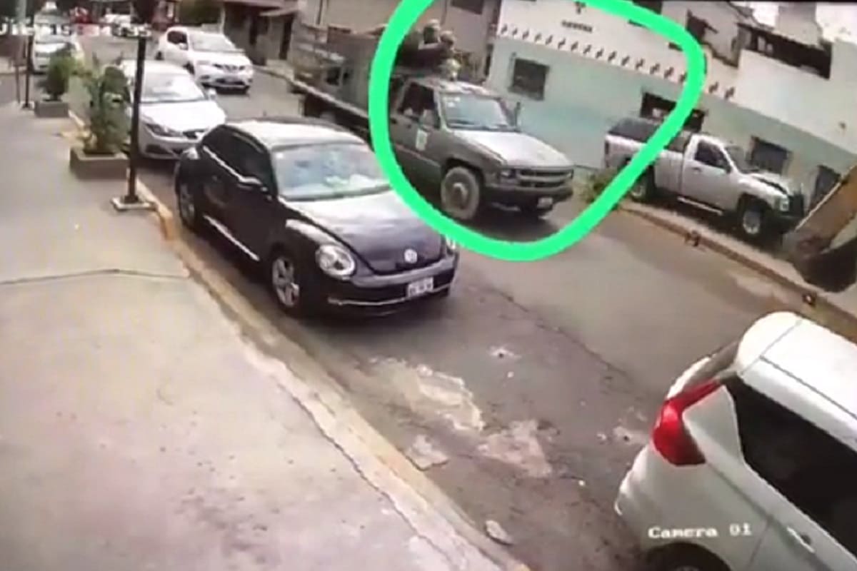 VIDEO FUERTE: Conductor se sube a banqueta y atropella a una mujer de 82 años 4 arrolla a mujer 1