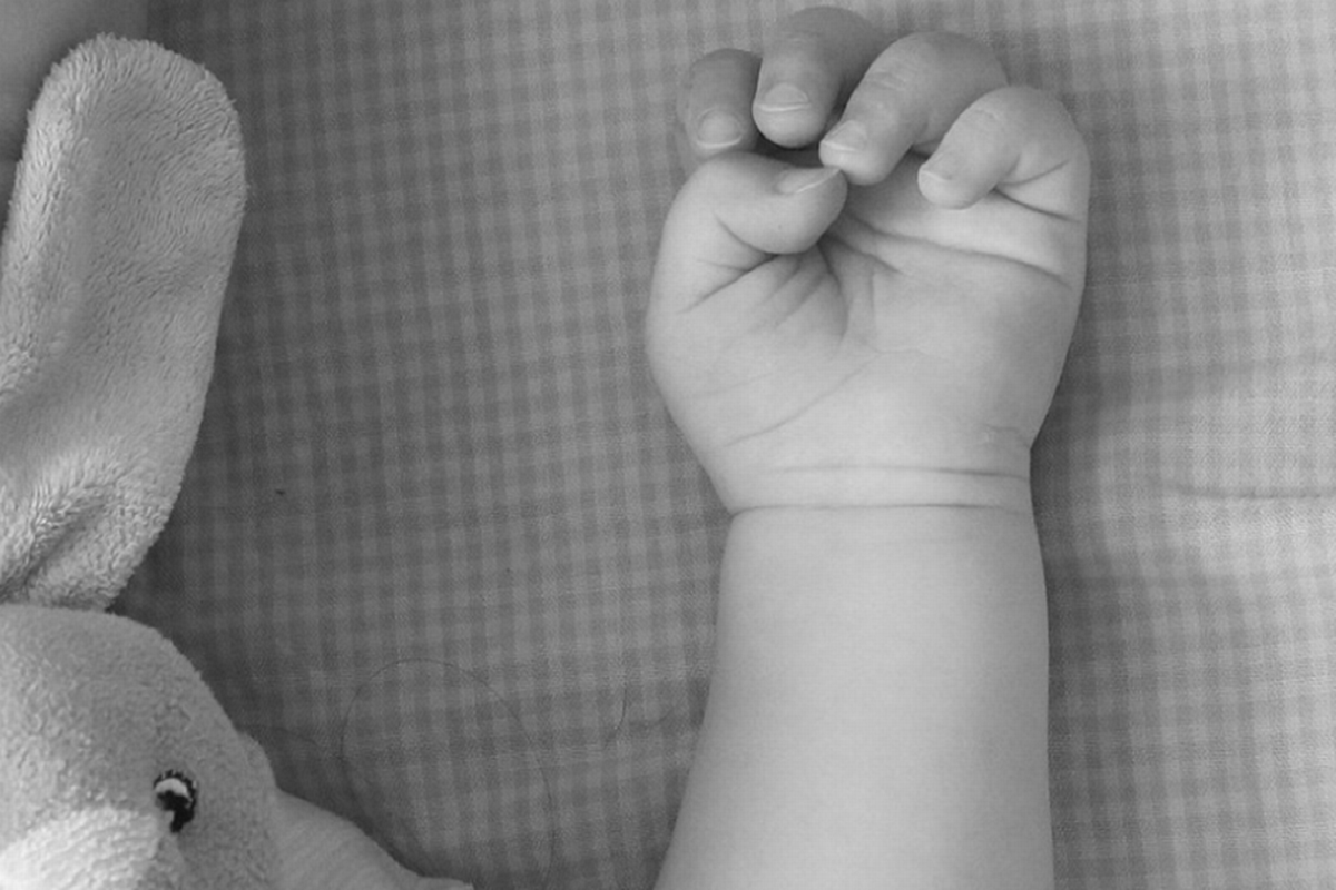 bebe muere