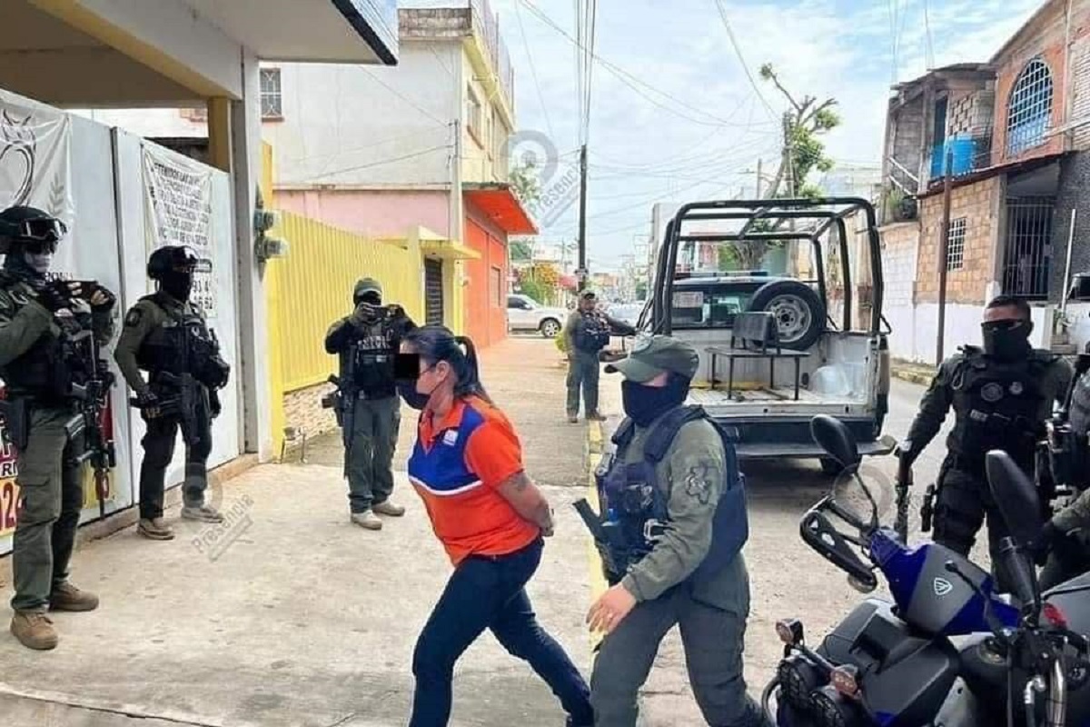 Detienen a trabajadora de Chedraui por robo de 40 mil pesos y sus compañeros la defienden 3 chedraui
