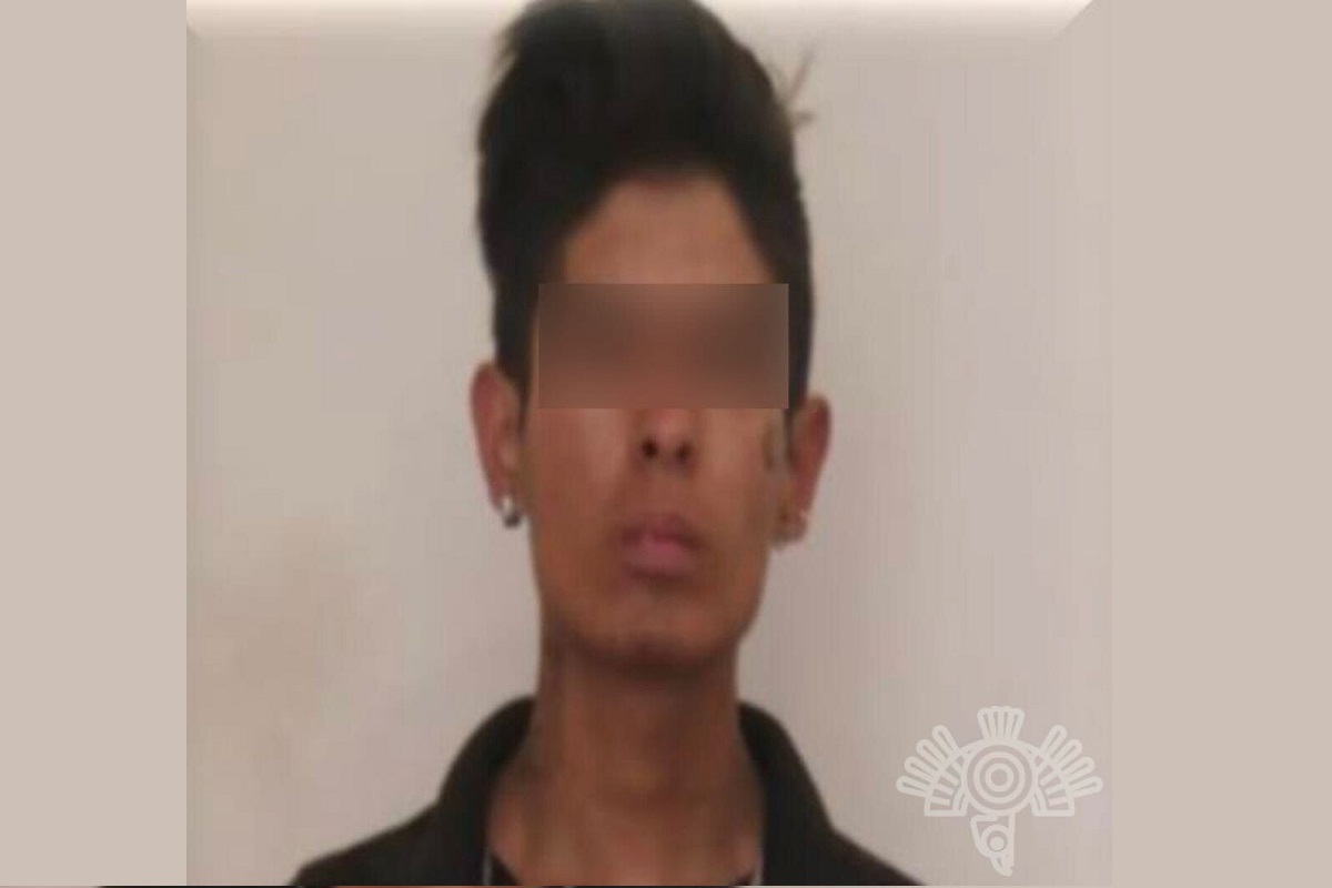 En la capital, Policía Estatal detiene a un hombre en posesión de aparente cristal en Puebla 2 cristal