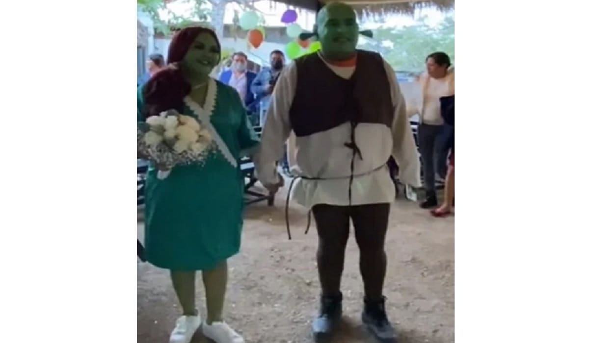 VIDEO: Novios se casan disfrazados de Shrek y Fiona 4 disfrazados de Shrek y Fiona 1