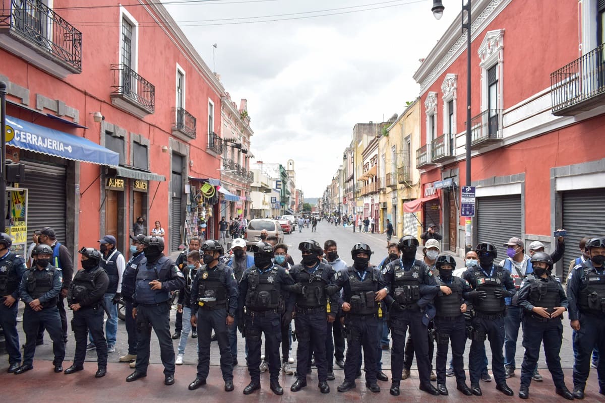 Por miedo, cierran 260 negocios tras enfrentamiento entre ambulantes y policías en Puebla 3 enfrentamiento ambulantes