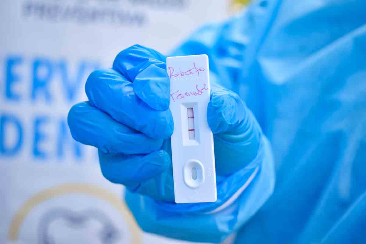 Registra Puebla tendencia de más de 700 contagios diarios de COVID 3 prueba covid