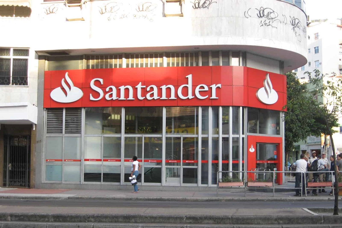 Dos sujetos despojan de 130 mp a cuentahabiente en una sucursal de Santander en Puebla 2 santamder
