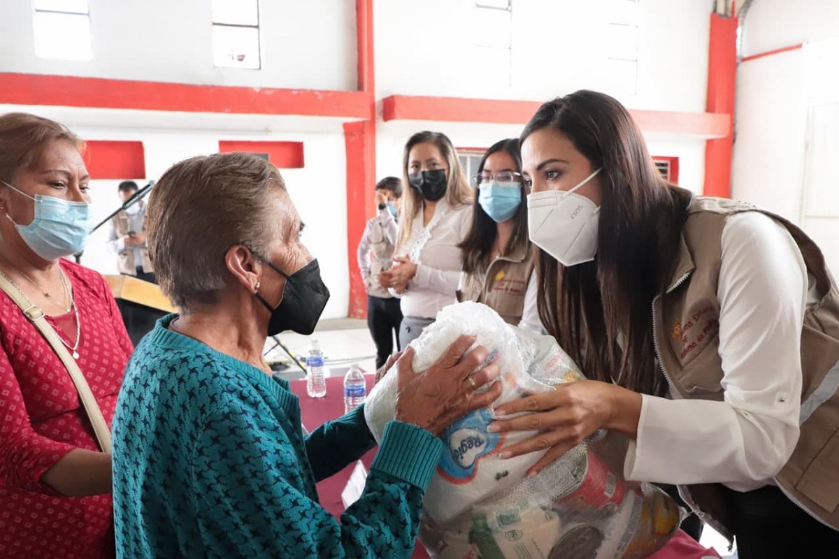 Entrega SEDIF paquetes alimentarios en San Felipe Hueyotlipan 2 sedif