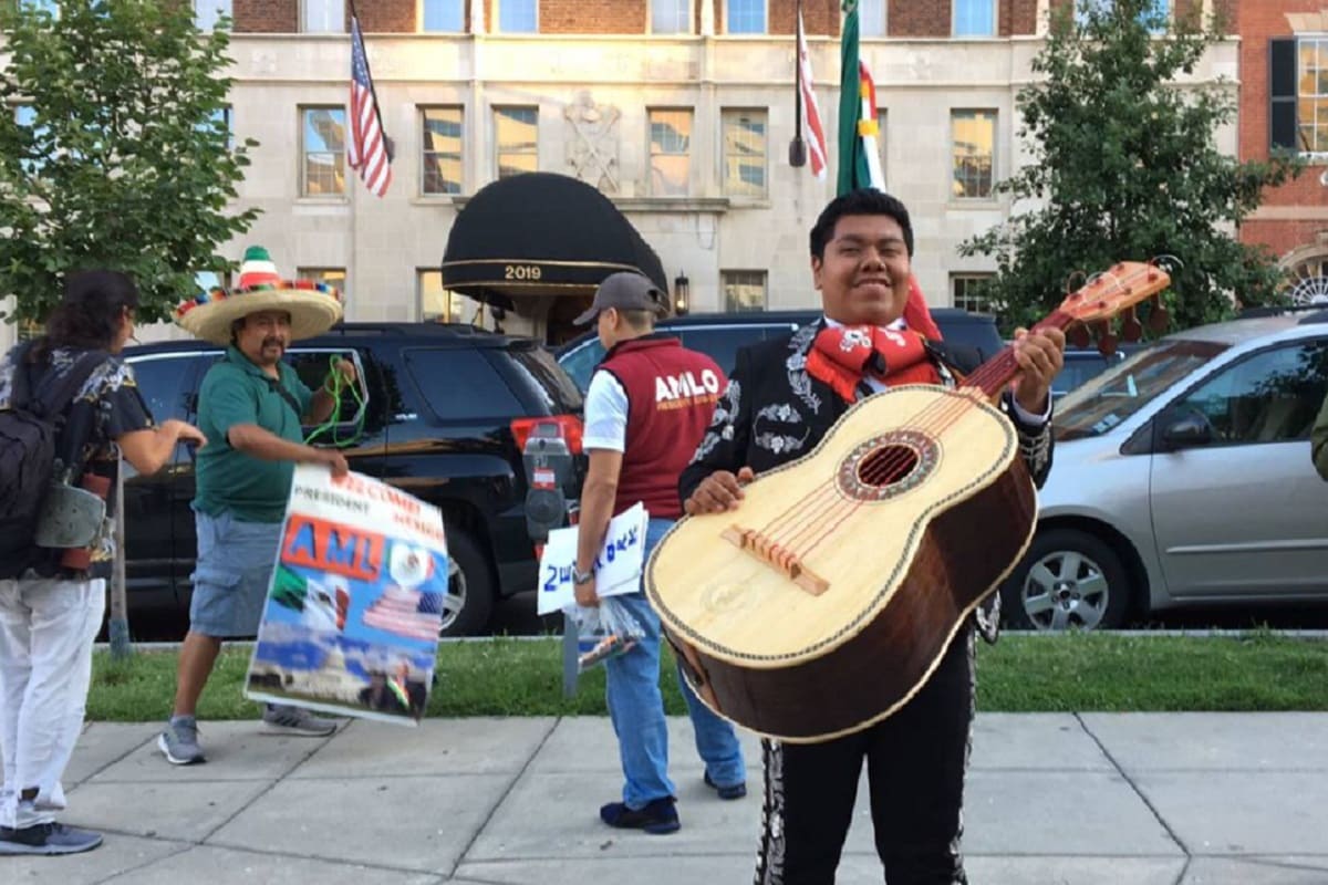 serenata a AMLO 1