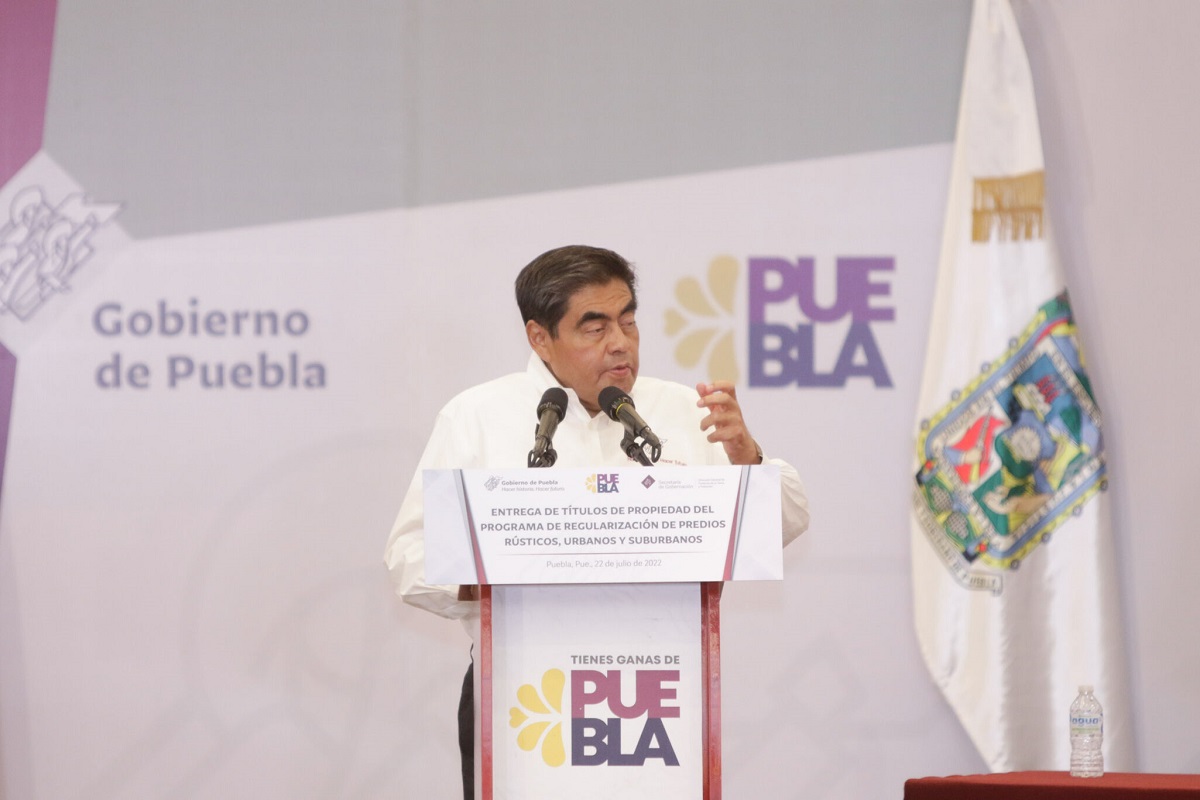 Entrega Barbosa títulos de propiedad del Palacio Municipal y Cerro de San Miguel a alcaldesa de Atlixco 4 titulos