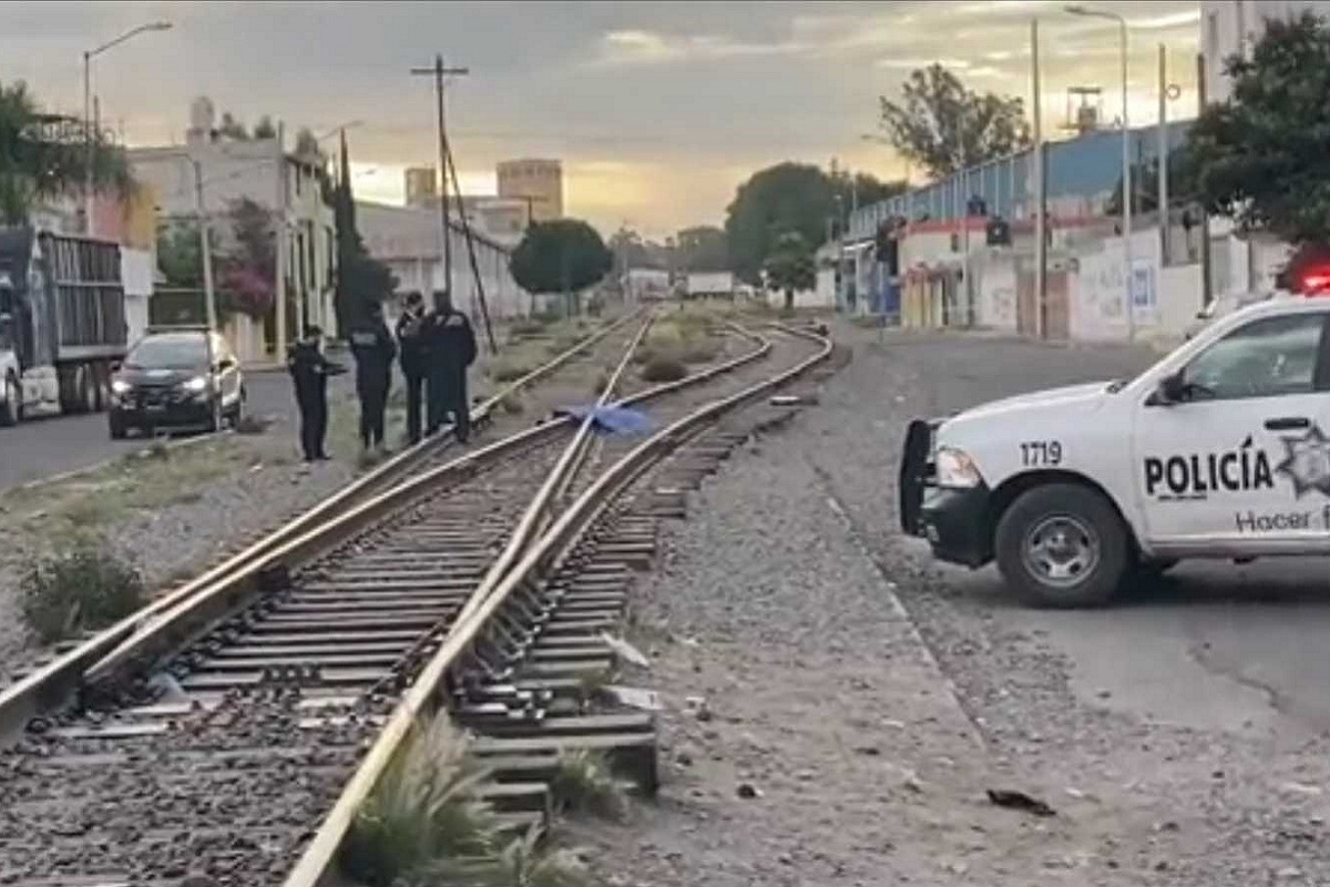 Localizan cadáver de una persona atropellada por el tren en San Felipe Hueyotlipan 2 vias del tren