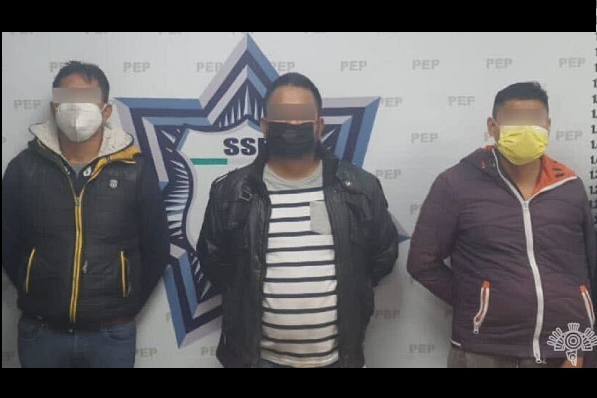 En posesión de aparente droga y arma, Policía Estatal detiene a tres personas en Texmelucan 2 4205bd09 5d7b 4215 9998 3d8d89f82a0a