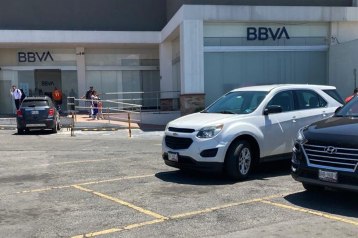 A mano armada despojan cuentahabiente de 44 mil pesos en Plaza San Diego