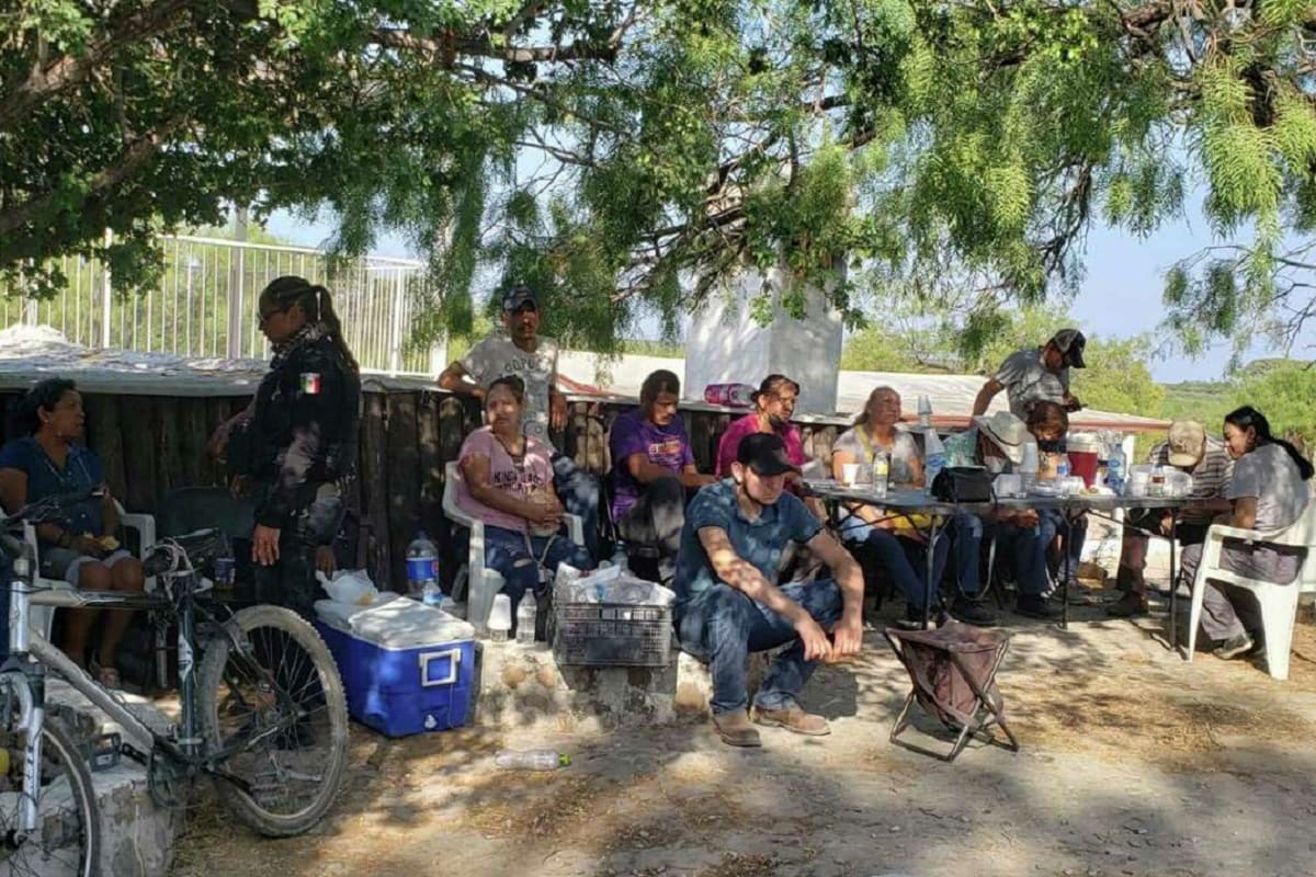 "Aquí estamos día y noche, no nos vamos a mover hasta encontrarlos": Familias de mineros atrapados en Coahuila 5 Mineros Coahuila 1