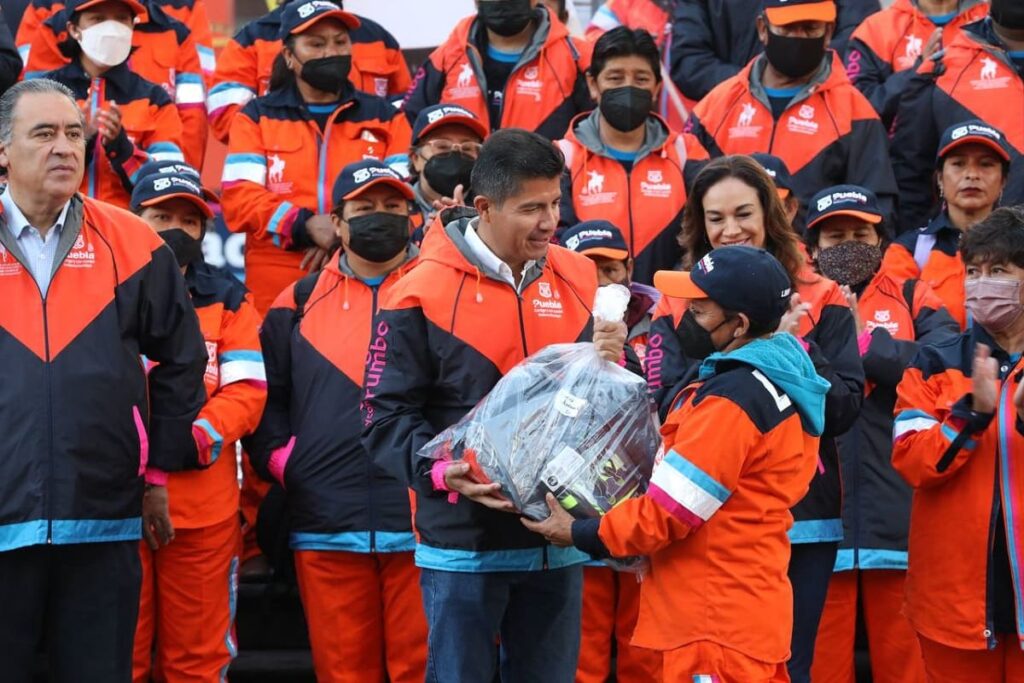 Trabajadores de limpia.