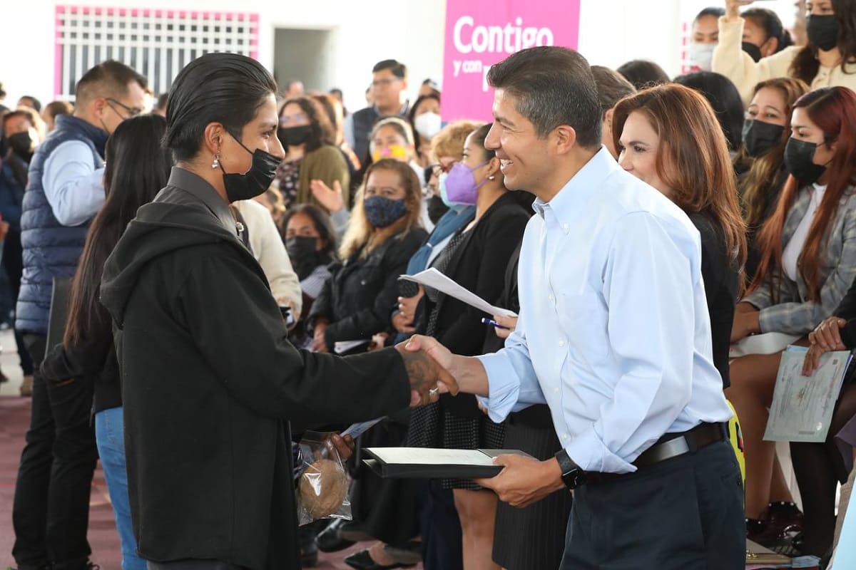 Ayuntamiento de Puebla promovió la capacitación para el trabajo de 655 personas 2 eduardo rivera capacitacion para el trabajo 1