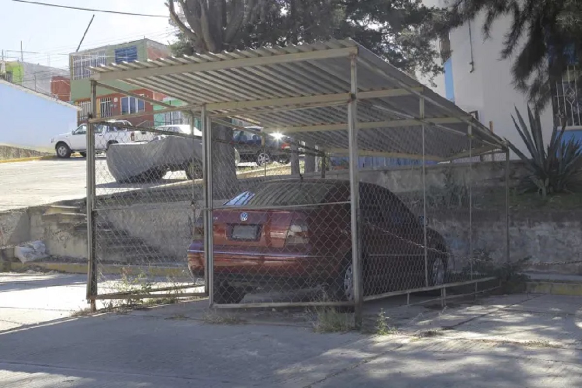 Vecinos gandallas: Retiran 3 jaulas de autos a la semana en unidades habitacionales de Puebla 3 estacionamiento jaula