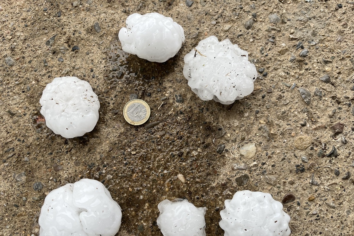 Granizo de 11 centímetros de diámetro mata a niña de 2 años en España 2 granizo