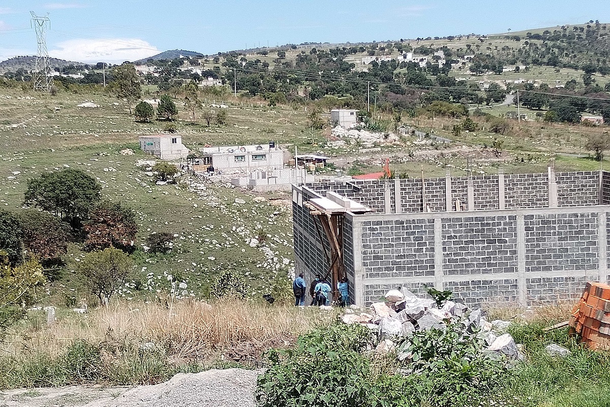 Hallan cadáver con lesiones en el rostro y cabeza en Lomas de San Miguel 2 lote