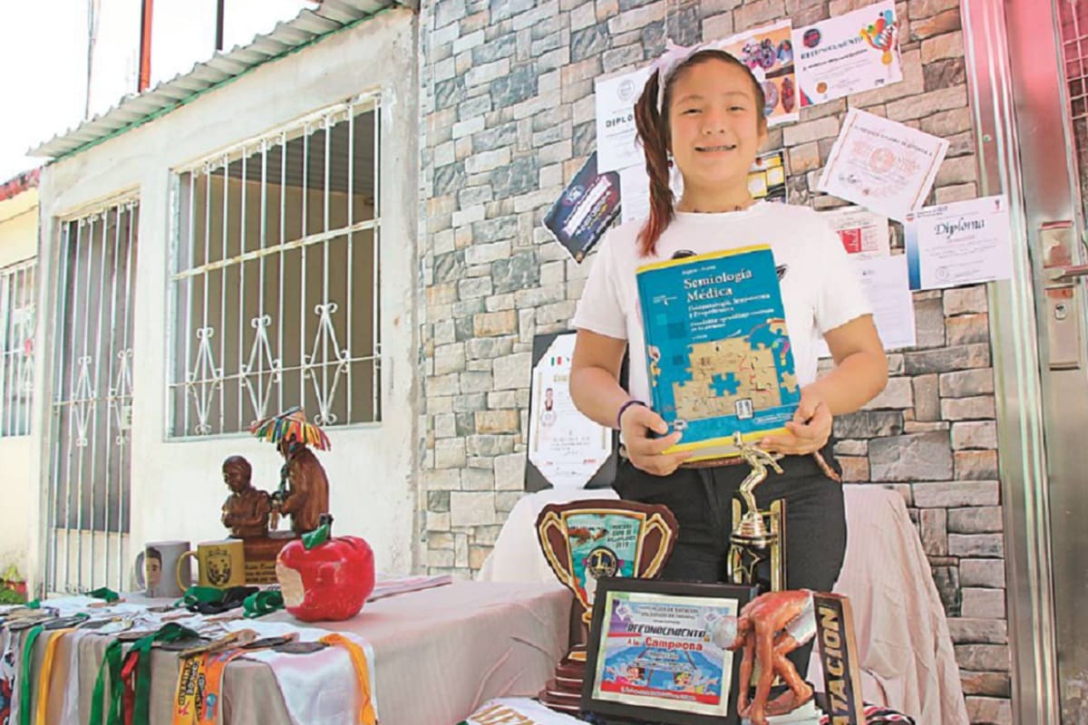 Michelle, la niña chiapaneca que habla 4 idiomas y tiene un IQ más alto que el de Zuckerberg 4 nina IQ 1