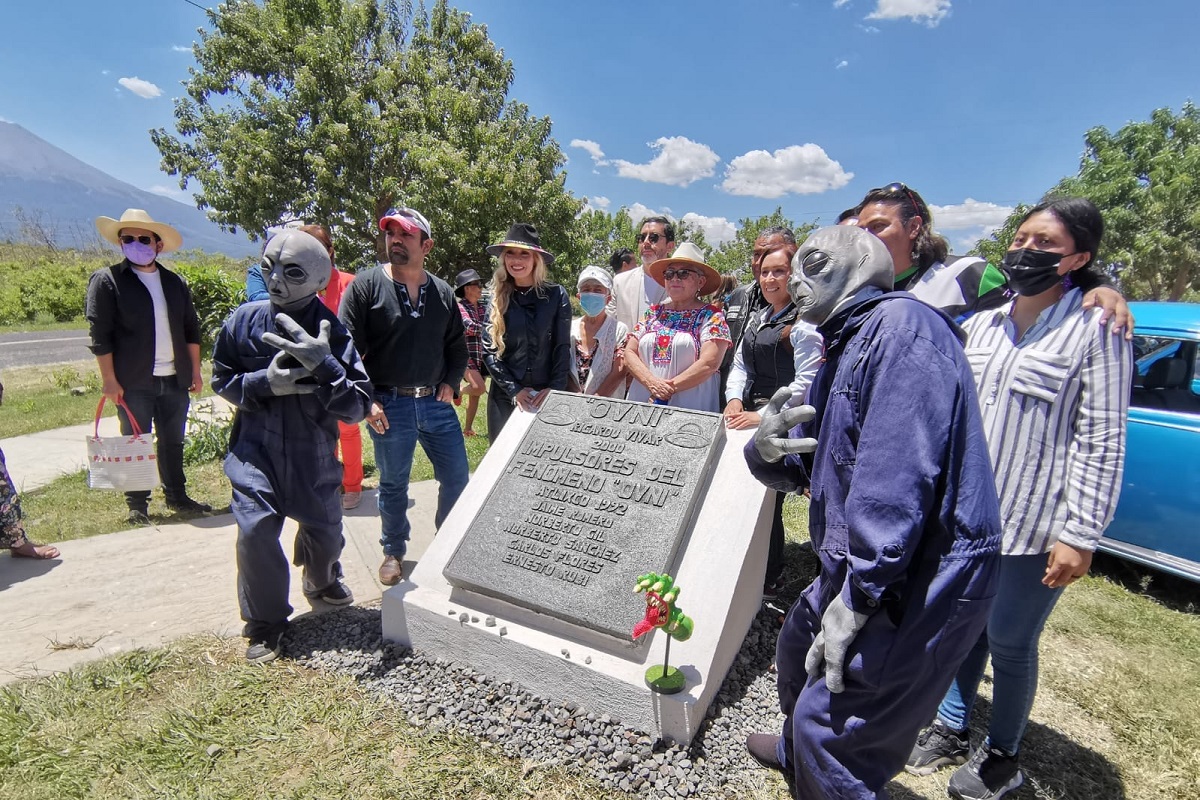 Develan placa a 30 años de primeros avistamientos OVNI en Metepec 2 ovni