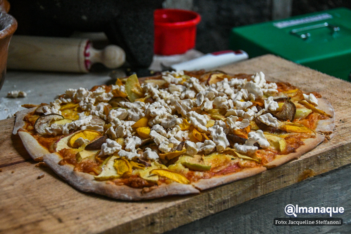 Te presentamos la pizza tlamimilolpa elaborada con manzana, pera y nuez de Castilla en San Nicolás de los Ranchos 6 pizza en nogada 6