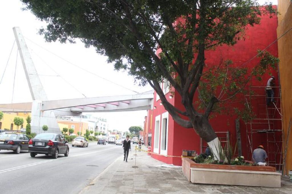 puente del Centro de Convenciones casa del torno