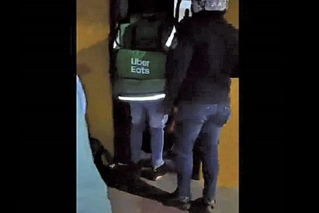 repartidores golpean asaltante 1