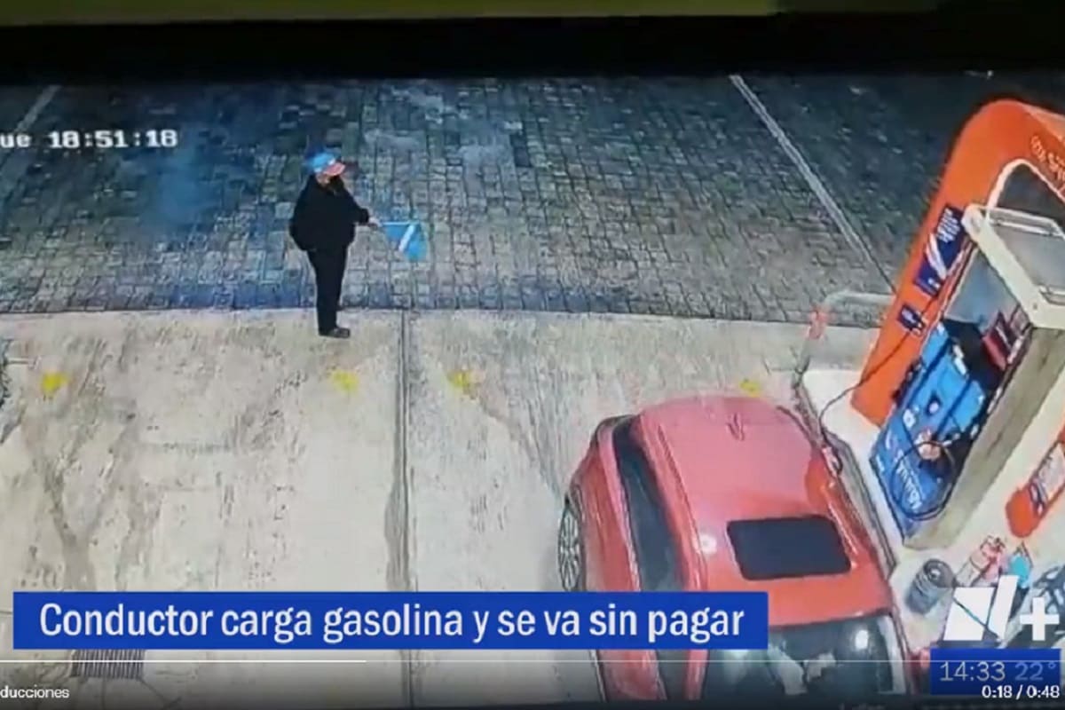 ¡Rata! Conductor carga tanque lleno de gasolina y a la hora de pagar escapa en Puebla 4 roba gasolina 1