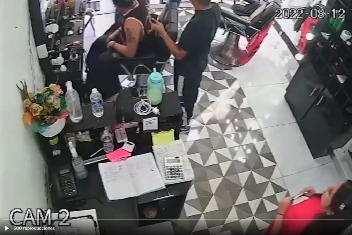 VIDEO: Delincuentes exigen 50 mil pesos a la semana a dueño de una barbería en Cancún 2 rosalia 1