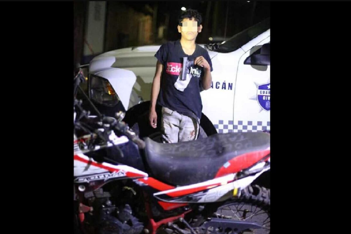 Menor es detenido con bolsas de restos humanos y un arma de fuego en Michoacán 5 sicario con restos humanos michoacan 1