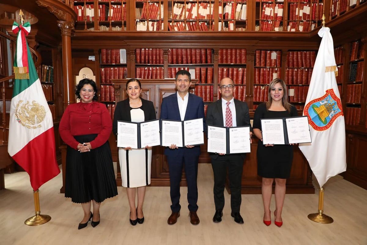 Ayuntamiento de Puebla e ITAIPUE firman convenio para la transparencia, acceso a la información y protección de datos 2 Ayuntamiento de Puebla e ITAIPUE 1