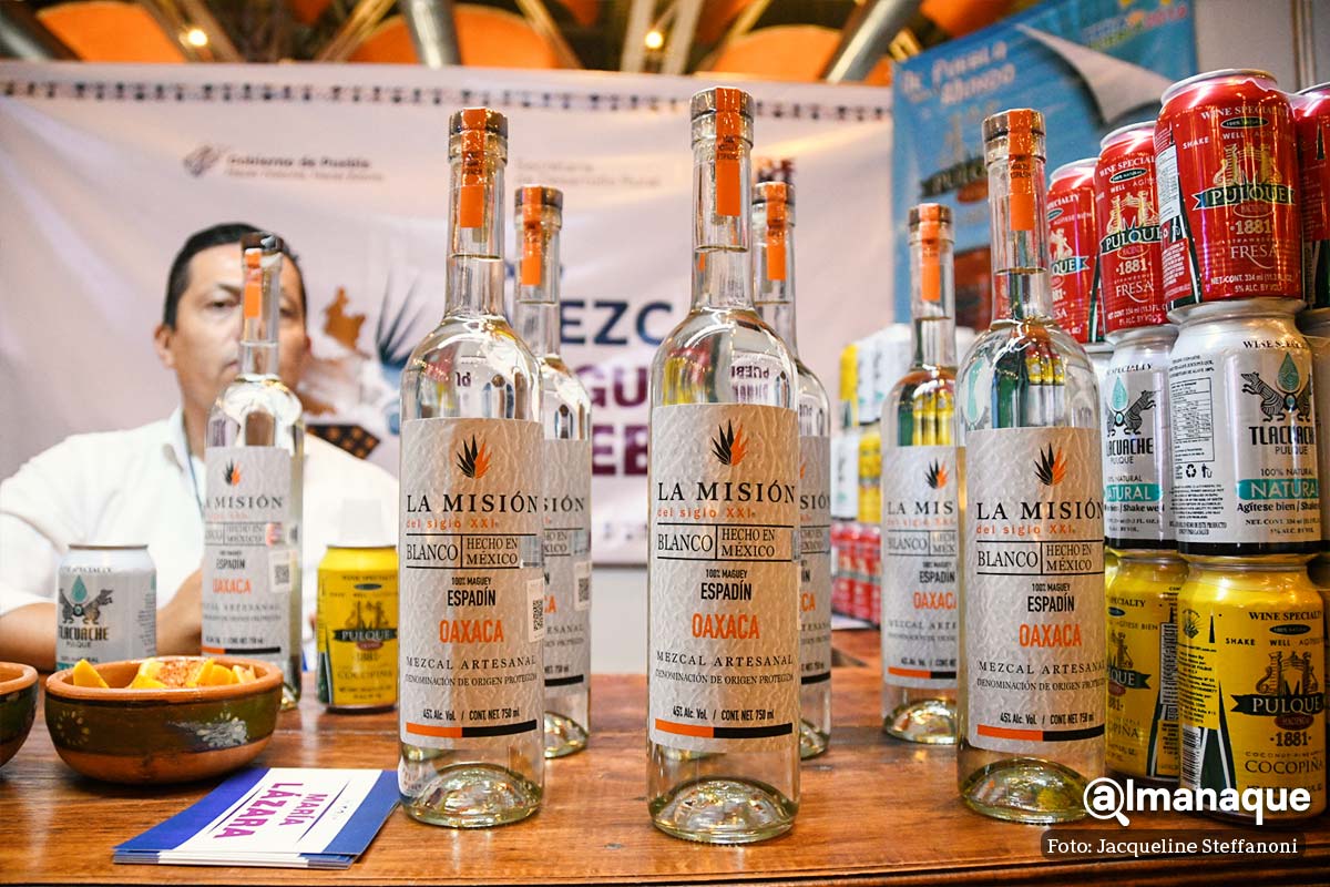 Invertirán 442 mdp en la industria mezcalera de Puebla; gobierno estatal va por un millón de litros anuales 3 Mezcal poblano