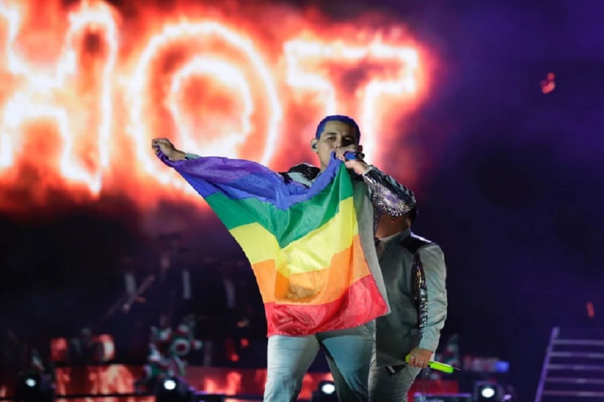 Grupo Firme ondea la bandera LGBT durante su concierto en la CDMX 4 Grupo Firme 1 1