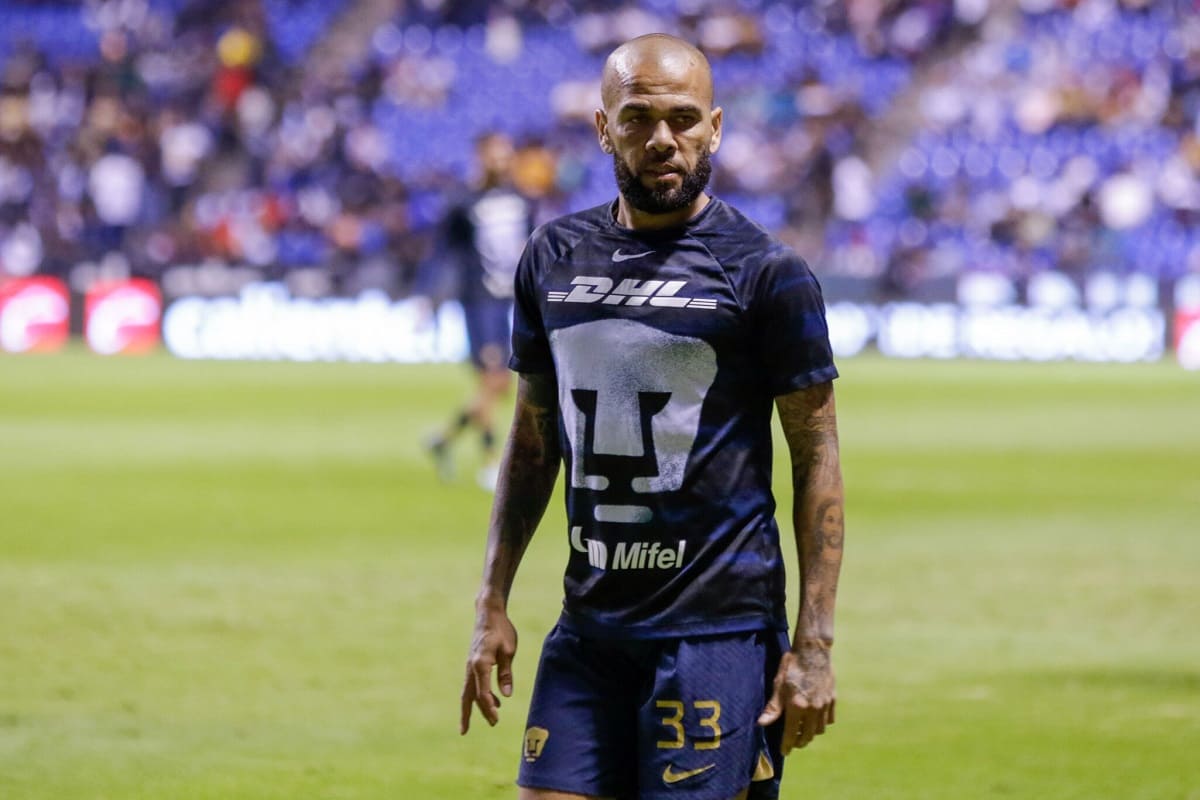Dani Alves recibe fuerte condena de cárcel por violar a una joven en Barcelona