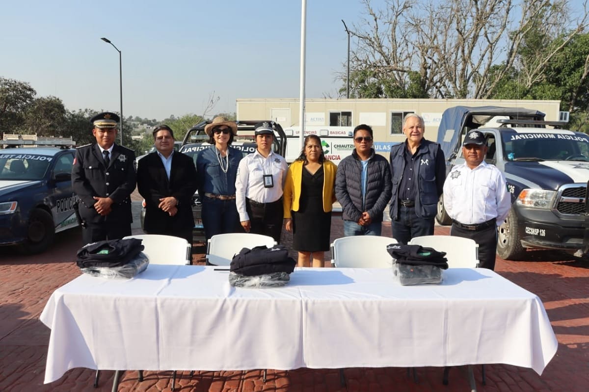 Raúl Salinas de Gortari dona uniformes y motociletas a la policía de Chiautzingo; Barbosa pide que las devuelvan 2 Raul salinas de gortari chiautzingo