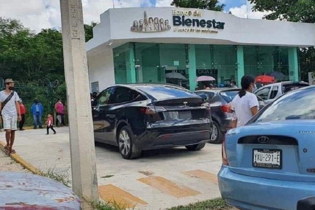 Tesla Model X pension 1