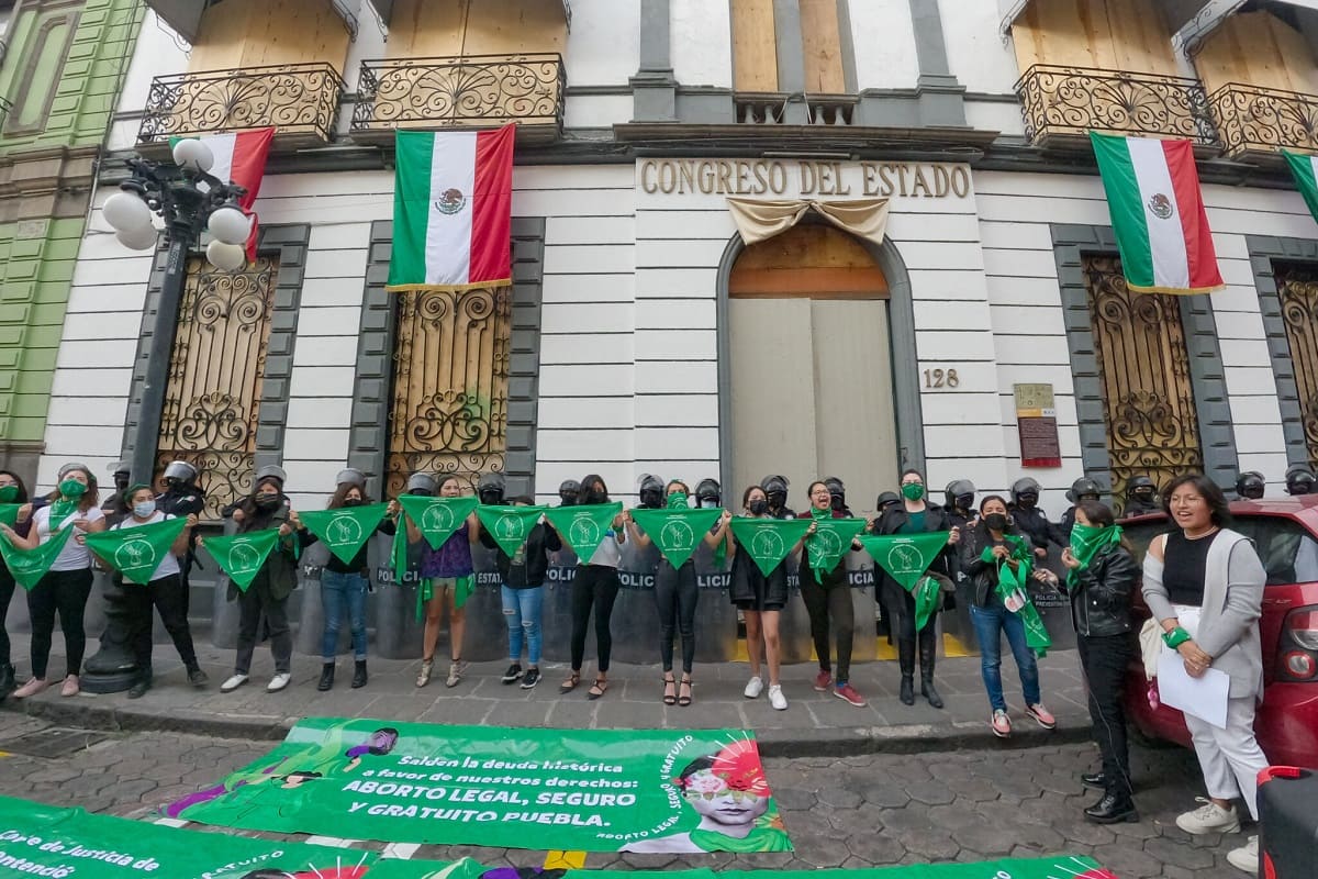 #SeráLey: Feministas se manifiestan en Puebla para exigir la despenalización del aborto 7 aborto legal puebla 1
