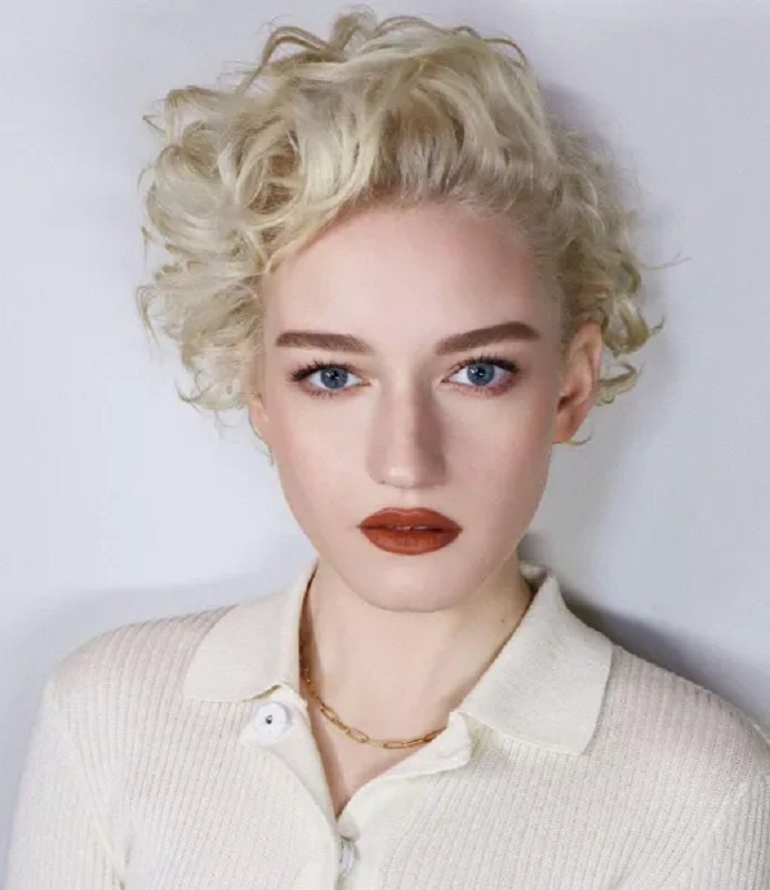 Julia Garner