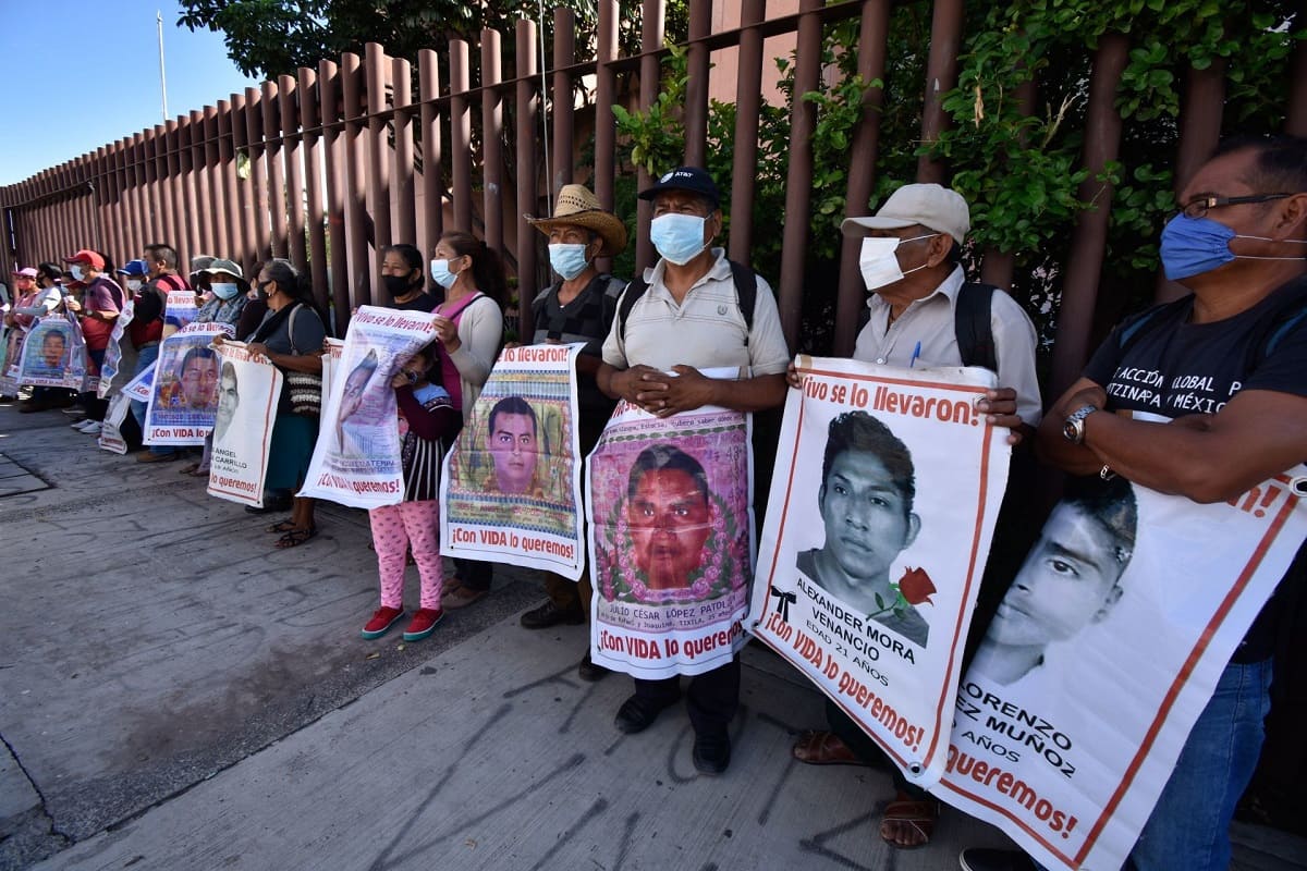 A los 43 de Ayotzinapa los desollaron, descuartizaron y disolvieron en ácido, revela Reforma 4 los 43 de Ayotzinapa 1