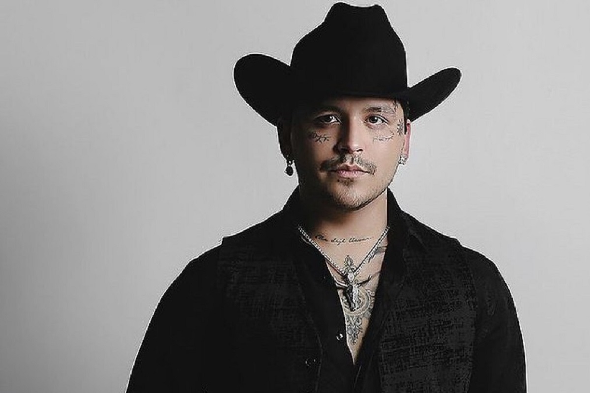 VIDEO: Christian Nodal revela que nunca recibió un regalo de sus padres 2 nodal