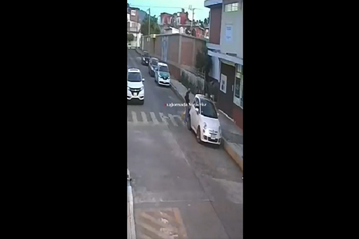 VIDEO: Sicarios disparan y matan a una maestra de primaria en Xalapa 2 sicarios