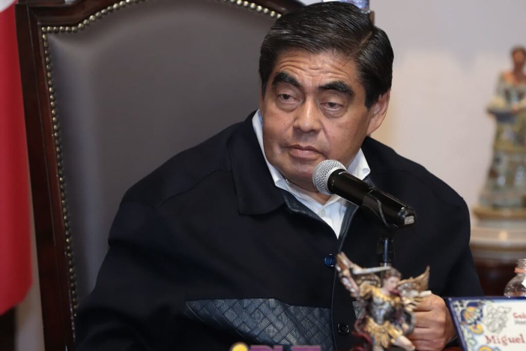 Condena Barbosa quema de patrullas en Calpan 1