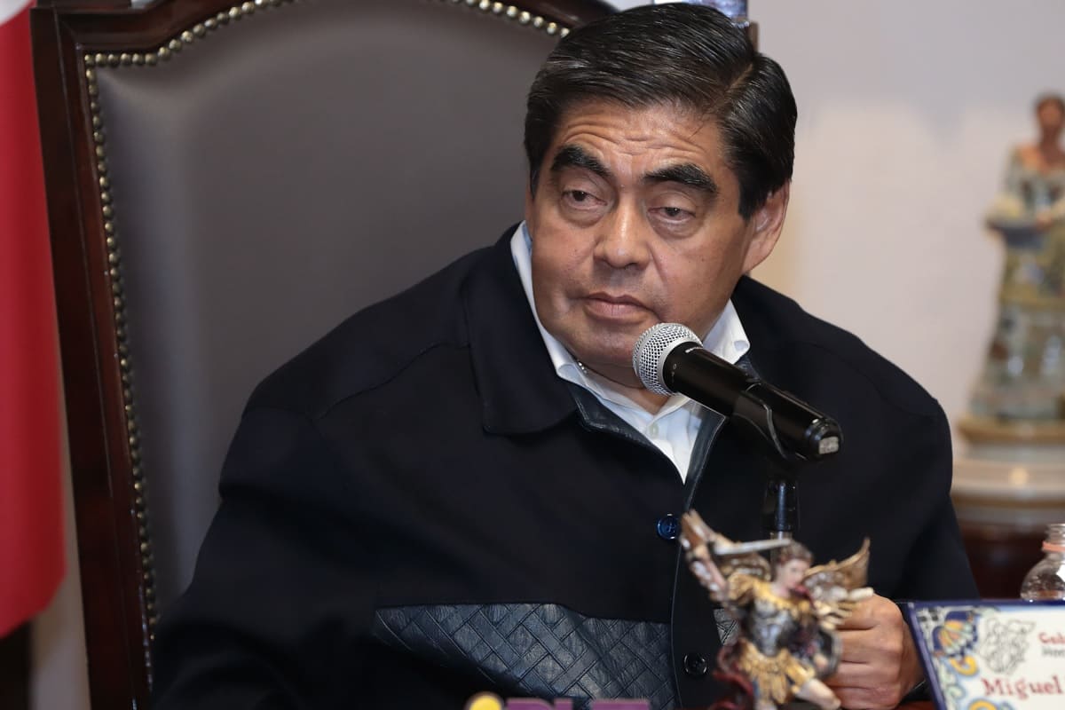 Condena Barbosa quema de patrullas en Calpan 1