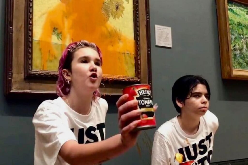 (VIDEO) Como protesta, activistas lanzan sopa sobre cuadro de Monet en museo de Francia 7 Just Stop Oil 1