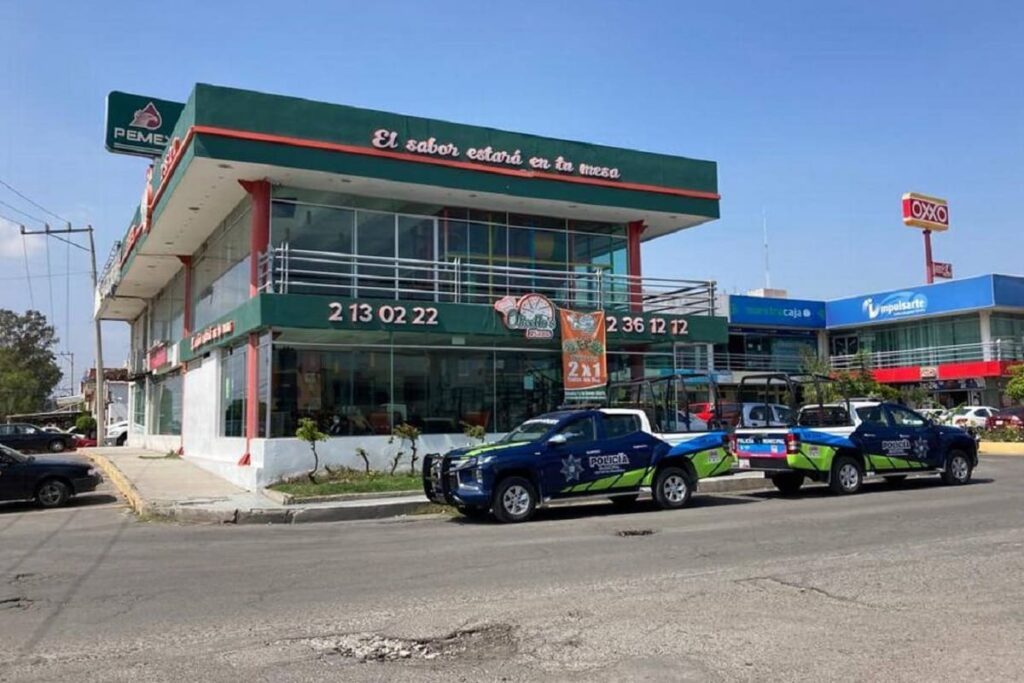 Sujeto hace boquete en pizzeria para intentar robar en banco 1