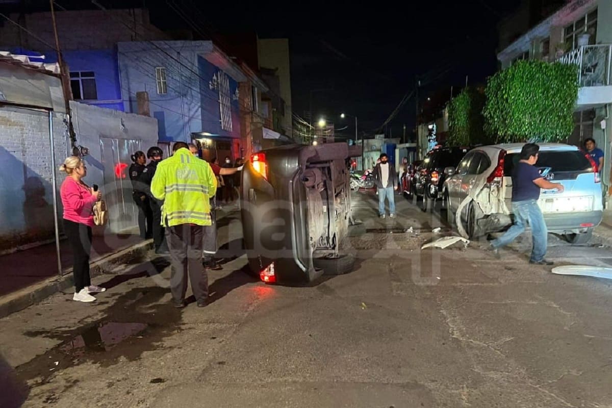 automovilista vuelca en San Baltazar Campeche 1
