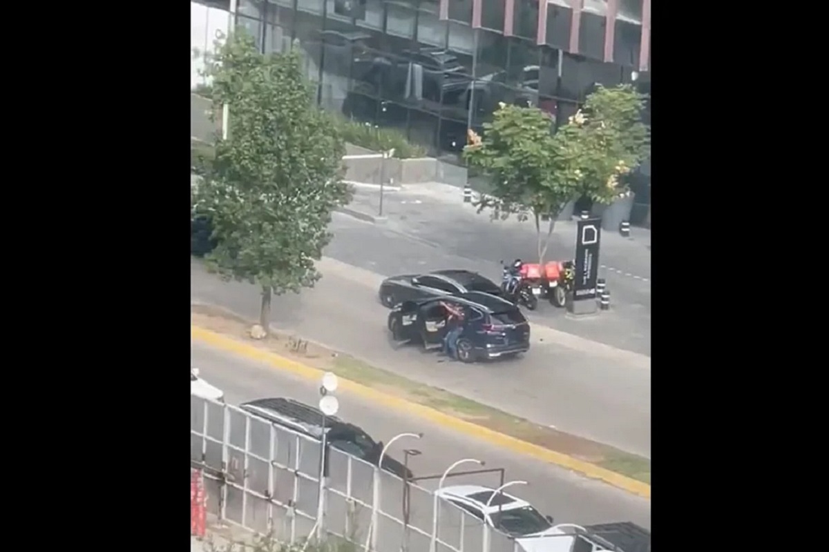 "Venían por Julión Álvarez": Balacera en centros comerciales de Zapopan deja un muerto (VIDEOS) 2 balacera zapopan