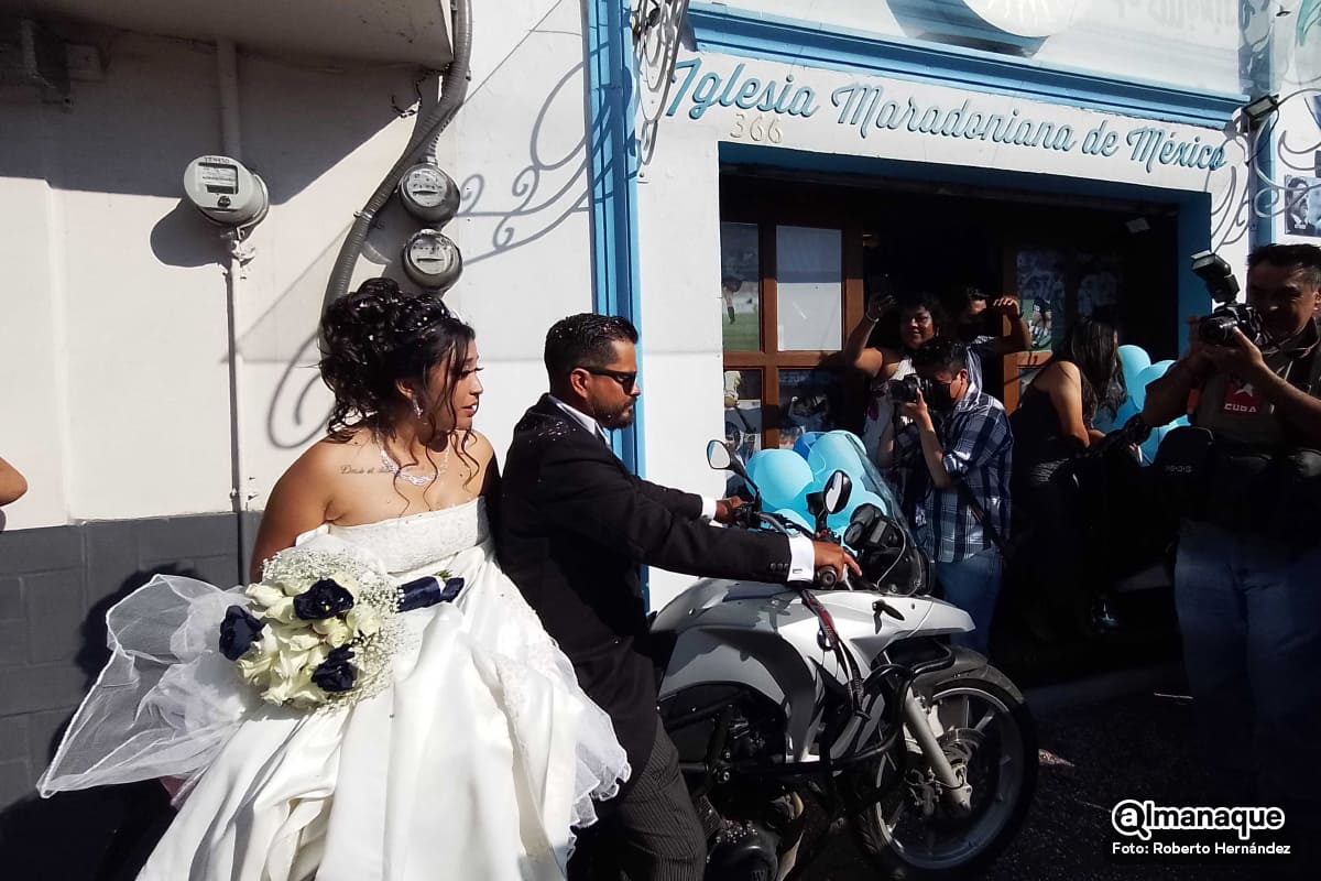 Se casa la primer pareja poblana en la iglesia Maradoniana de Cholula 6 bodamaradona2