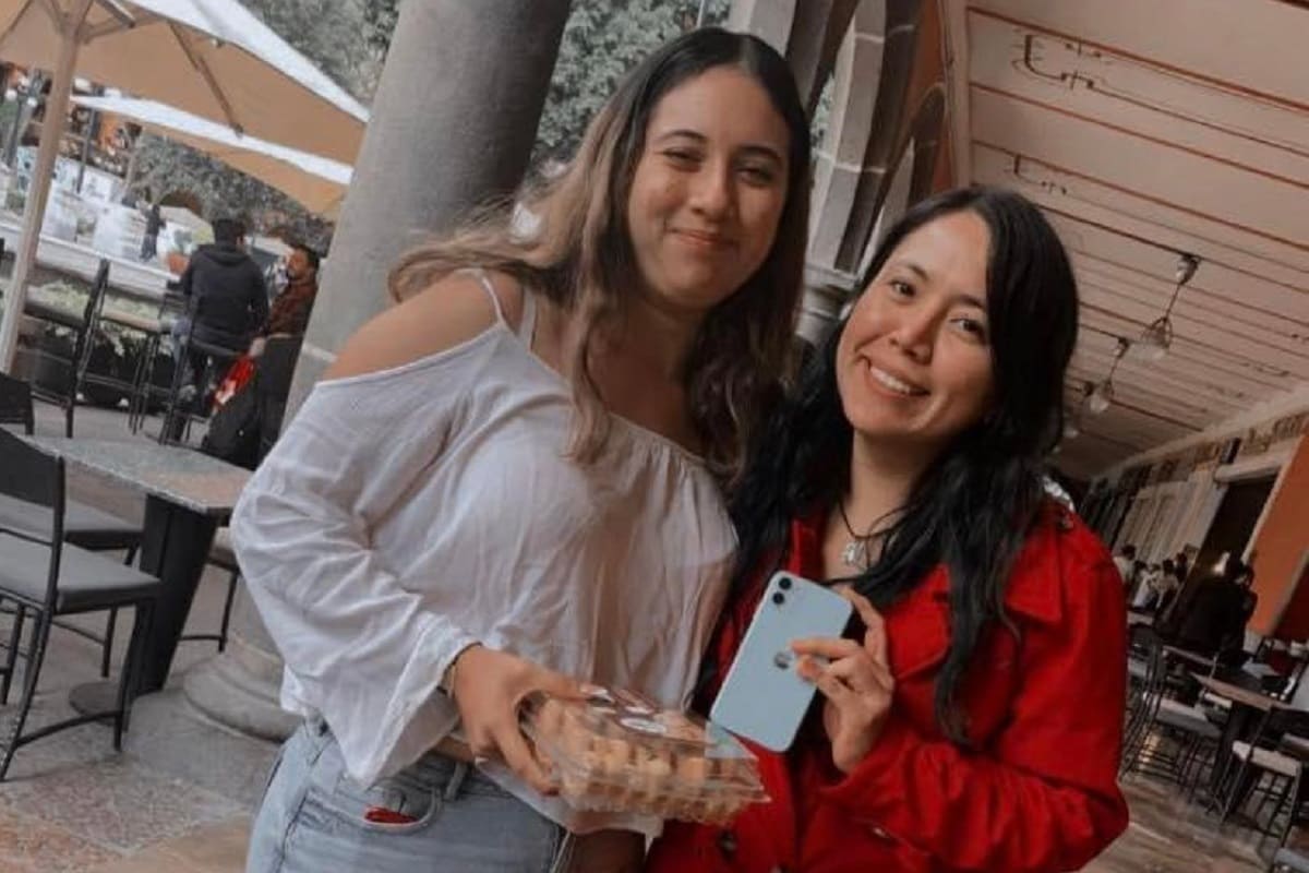 Final feliz: Pierde su celular en el Tecate Comuna y se lo devuelven en el zócalo de Puebla 5 chica recupera celular tecate 1