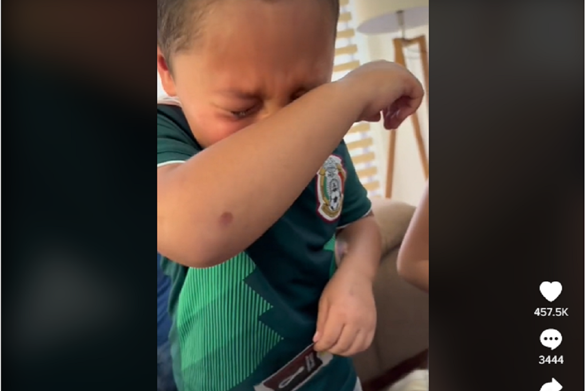 VIDEO VIRAL: Niño llora al abrir sobre con la estampa del “Chucky Lozano” 2 chucky