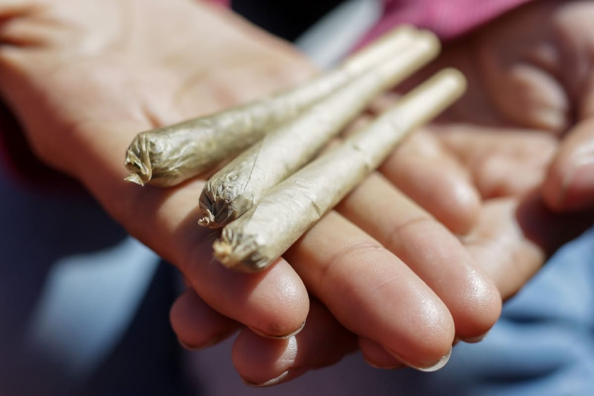 Captura Policía Estatal a menor de edad en posesión de aparente y armas en Puebla 2 detienen a joven de 15 anos con droga y armas puebla 1
