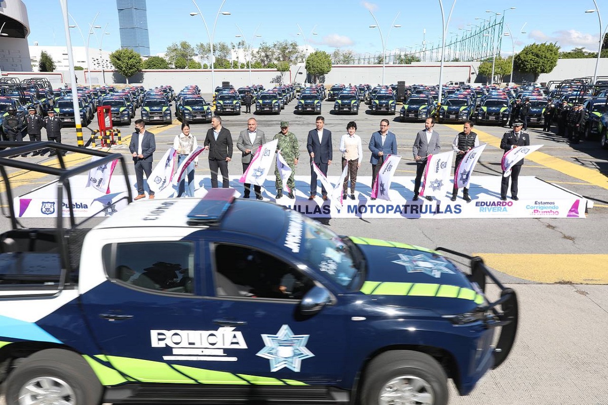 311 patrullas para Puebla: Eduardo Rivera 2 lalo rivera entrega patrullas